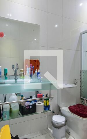 Casa à venda com 100m², 3 quartos e 2 vagas Casa à venda com 100m², 3 quartos e 2 vagasBanheiro