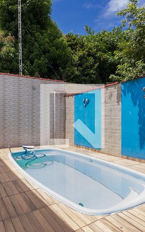 Casa à venda com 100m², 3 quartos e 2 vagas Casa à venda com 100m², 3 quartos e 2 vagasPiscina