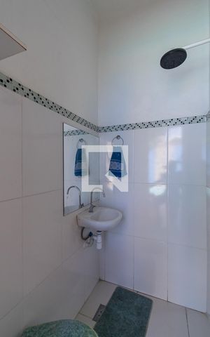 Casa à venda com 100m², 3 quartos e 2 vagas Casa à venda com 100m², 3 quartos e 2 vagasLavabo da Piscina