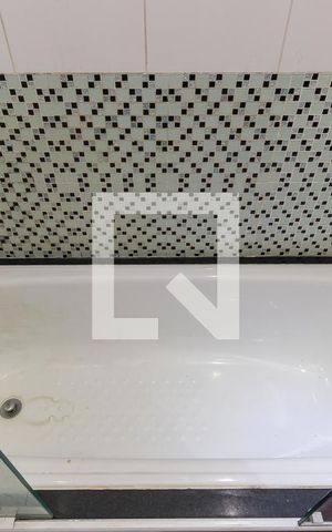 Casa à venda com 100m², 3 quartos e 2 vagas Casa à venda com 100m², 3 quartos e 2 vagasBanheiro