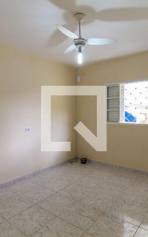 Casa para alugar com 60m², 1 quarto e sem vaga Casa para alugar com 60m², 1 quarto e sem vagaQuarto
