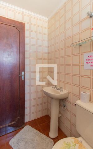 Casa à venda com 150m², 3 quartos e 2 vagas Casa à venda com 150m², 3 quartos e 2 vagasBanheiro Corredor