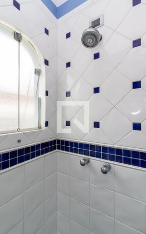 Casa à venda com 500m², 4 quartos e 3 vagas Casa à venda com 500m², 4 quartos e 3 vagasBanheiro da Suíte 1