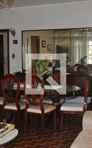 Casa à venda com 280m², 4 quartos e 6 vagasSala