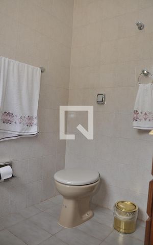 Casa à venda com 280m², 4 quartos e 6 vagasBanheiro