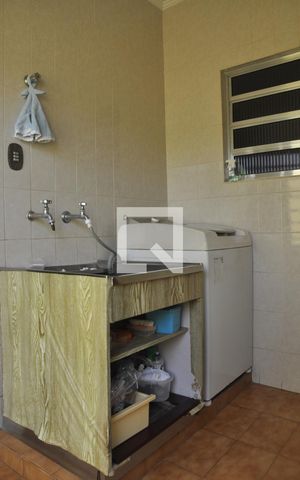 Casa à venda com 280m², 4 quartos e 6 vagasÁrea de Serviço
