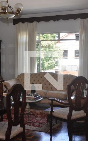 Casa à venda com 280m², 4 quartos e 6 vagasSala
