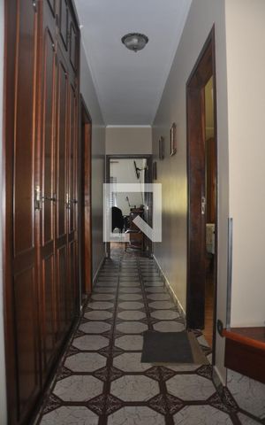 Casa à venda com 280m², 4 quartos e 6 vagasCorredor 