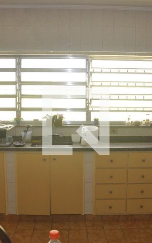 Casa à venda com 280m², 4 quartos e 6 vagasCozinha