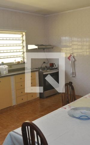 Casa à venda com 280m², 4 quartos e 6 vagasCozinha