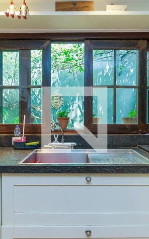 Casa à venda com 350m², 4 quartos e 3 vagas Casa à venda com 350m², 4 quartos e 3 vagasCozinha