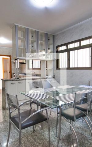 Casa à venda com 150m², 4 quartos e 2 vagas