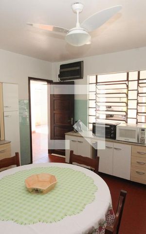 Casa à venda com 254m², 4 quartos e 6 vagas Casa à venda com 254m², 4 quartos e 6 vagasCozinha 1