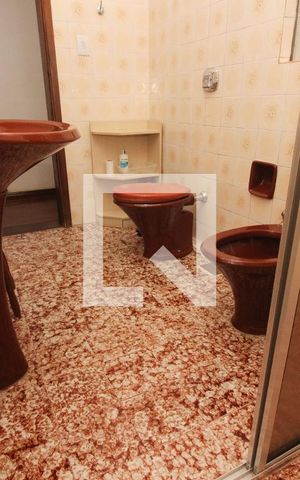 Casa à venda com 254m², 4 quartos e 6 vagas Casa à venda com 254m², 4 quartos e 6 vagasBanheiro 2