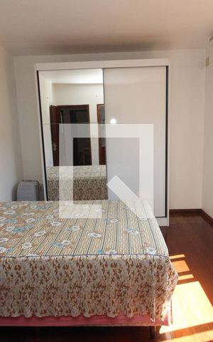 Casa à venda com 254m², 4 quartos e 6 vagas Casa à venda com 254m², 4 quartos e 6 vagasQuarto Suíte