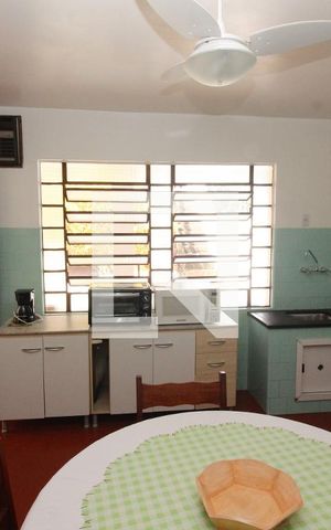 Casa à venda com 254m², 4 quartos e 6 vagas Casa à venda com 254m², 4 quartos e 6 vagasCozinha 1