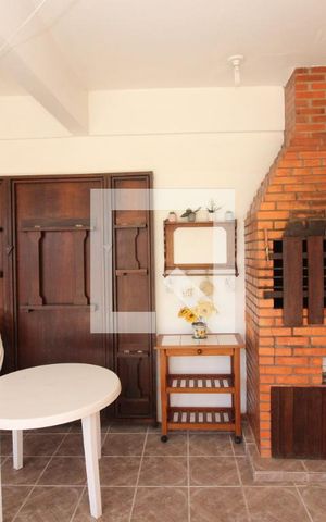 Casa à venda com 254m², 4 quartos e 6 vagas Casa à venda com 254m², 4 quartos e 6 vagasvaranda