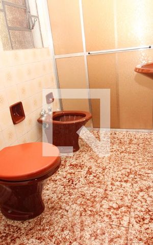 Casa à venda com 254m², 4 quartos e 6 vagas Casa à venda com 254m², 4 quartos e 6 vagasBanheiro 2