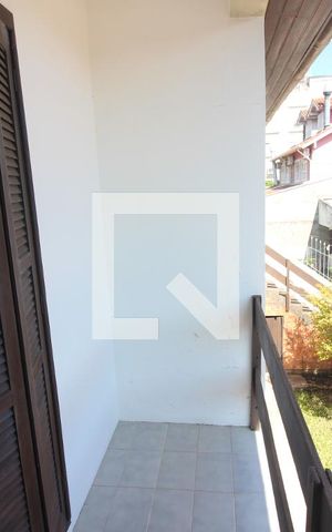 Casa à venda com 254m², 4 quartos e 6 vagas Casa à venda com 254m², 4 quartos e 6 vagasSacada do Quarto 3
