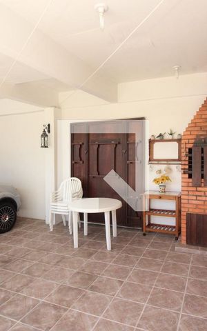 Casa à venda com 254m², 4 quartos e 6 vagas Casa à venda com 254m², 4 quartos e 6 vagasvaranda