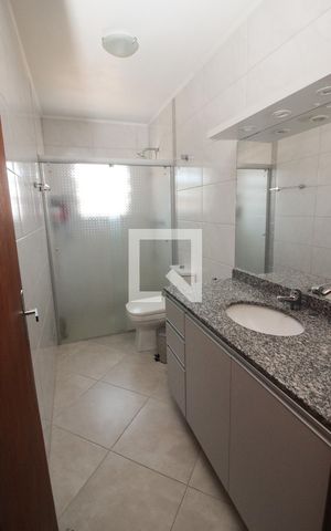 Casa à venda com 254m², 4 quartos e 6 vagas Casa à venda com 254m², 4 quartos e 6 vagasBanheiro 1