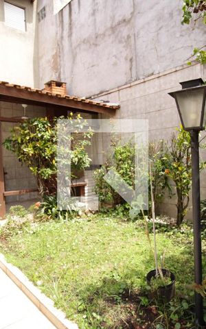 Casa à venda com 200m², 3 quartos e 2 vagas Casa à venda com 200m², 3 quartos e 2 vagasQuintal