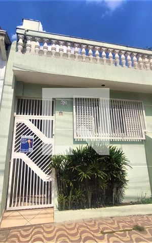 Casa à venda com 140m², 3 quartos e sem vaga Casa à venda com 140m², 3 quartos e sem vagaFachada
