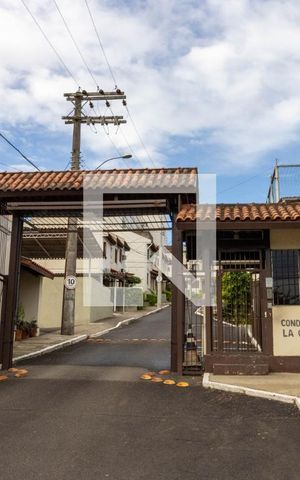 Casa de condomínio à venda com 65m², 2 quartos e 1 vaga Casa de condomínio à venda com 65m², 2 quartos e 1 vagaFachada