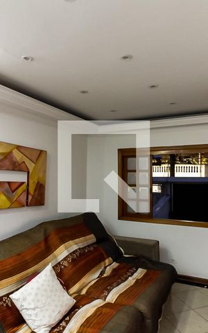 Casa à venda com 245m², 4 quartos e 4 vagas Casa à venda com 245m², 4 quartos e 4 vagasSala