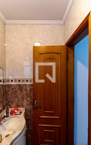 Casa à venda com 245m², 4 quartos e 4 vagas Casa à venda com 245m², 4 quartos e 4 vagasBanheiro do Quarto 2 - Suíte