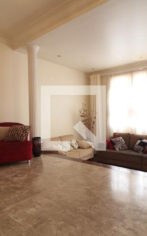 Casa à venda com 255m², 5 quartos e 2 vagasSala