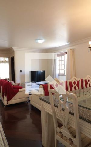 Casa à venda com 255m², 5 quartos e 2 vagasSala