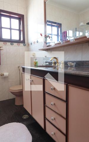 Casa à venda com 255m², 5 quartos e 2 vagasBanheiro