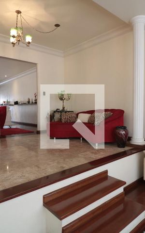 Casa à venda com 255m², 5 quartos e 2 vagasSala
