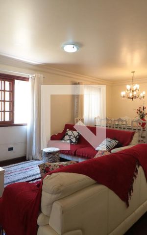 Casa à venda com 255m², 5 quartos e 2 vagasSala