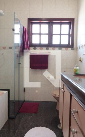 Casa à venda com 255m², 5 quartos e 2 vagasBanheiro