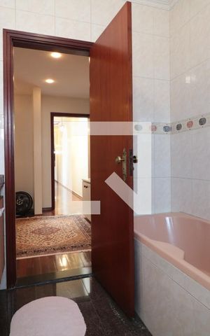 Casa à venda com 255m², 5 quartos e 2 vagasBanheiro