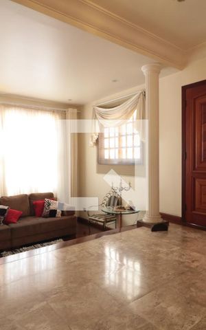 Casa à venda com 255m², 5 quartos e 2 vagasSala