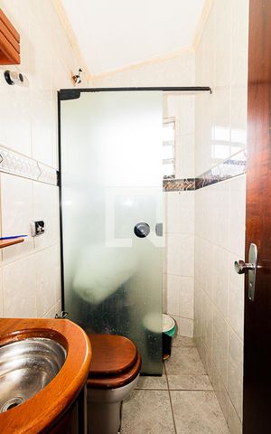Casa para alugar com 159m², 4 quartos e 4 vagas Casa para alugar com 159m², 4 quartos e 4 vagasBanheiro 1