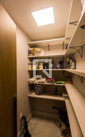 Apartamento à venda com 376m², 3 quartos e 4 vagas Apartamento à venda com 376m², 3 quartos e 4 vagasDespensa