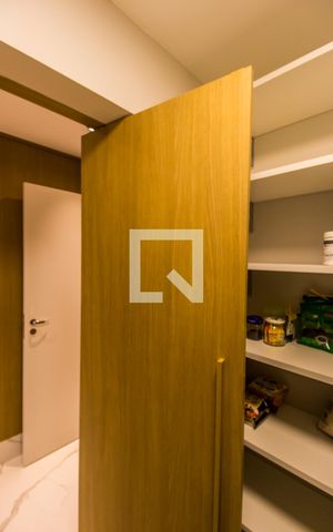 Apartamento à venda com 376m², 3 quartos e 4 vagas Apartamento à venda com 376m², 3 quartos e 4 vagasDespensa
