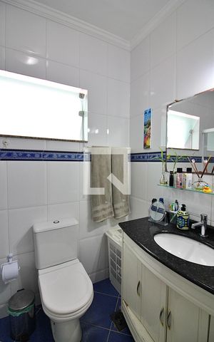 Casa à venda com 196m², 3 quartos e 4 vagasBanheiro Social