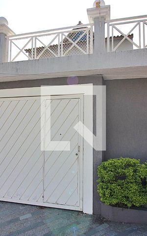 Casa à venda com 196m², 3 quartos e 4 vagasFachada 2