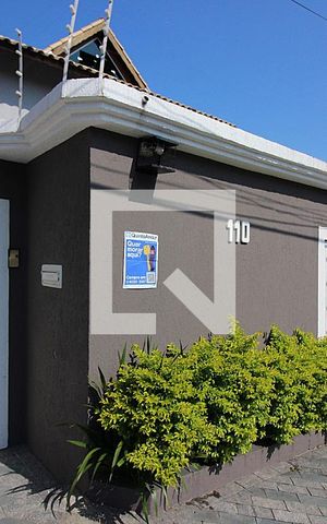 Casa à venda com 196m², 3 quartos e 4 vagasFachada 1