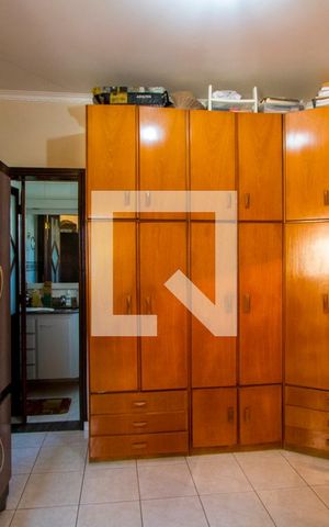 Casa à venda com 255m², 3 quartos e 3 vagas Casa à venda com 255m², 3 quartos e 3 vagasQuarto 2 - Suíte