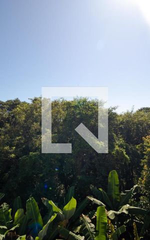 Casa de condomínio à venda com 690m², 4 quartos e 3 vagas Casa de condomínio à venda com 690m², 4 quartos e 3 vagasVista da Piscina