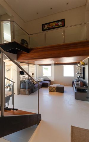 Casa de condomínio à venda com 690m², 4 quartos e 3 vagas Casa de condomínio à venda com 690m², 4 quartos e 3 vagasSalas
