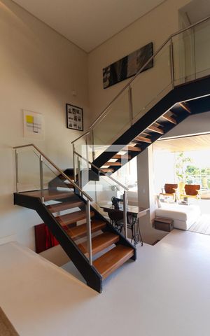 Casa de condomínio à venda com 690m², 4 quartos e 3 vagas Casa de condomínio à venda com 690m², 4 quartos e 3 vagasSalas