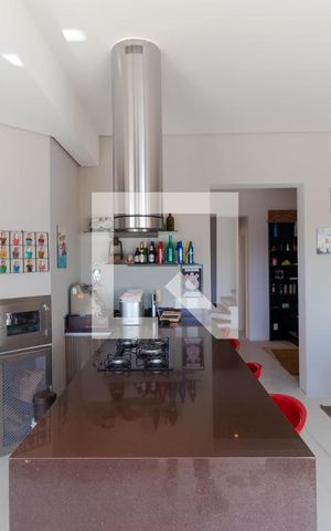 Casa de condomínio à venda com 690m², 4 quartos e 3 vagas Casa de condomínio à venda com 690m², 4 quartos e 3 vagasÁrea Gourmet