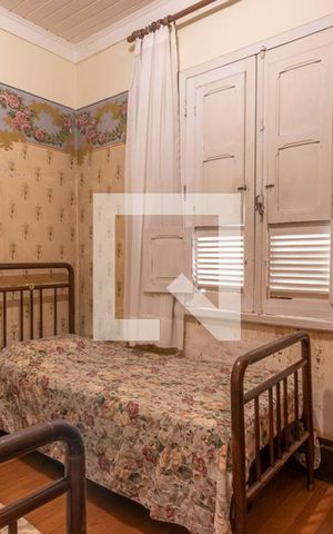Casa à venda com 330m², 7 quartos e 4 vagas Casa à venda com 330m², 7 quartos e 4 vagasQuarto